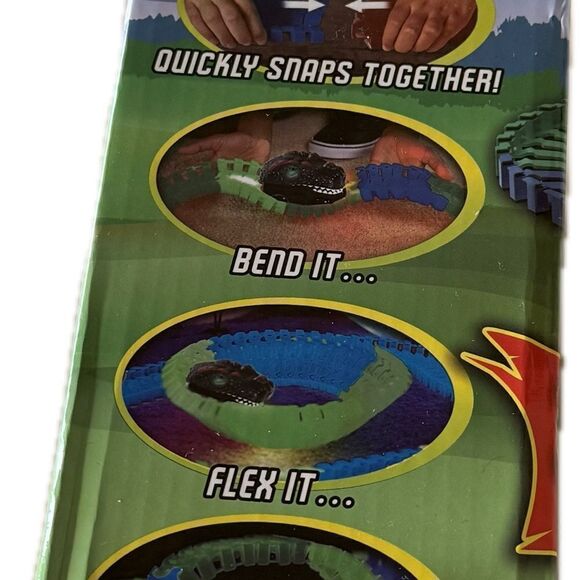 Magic Tracks Dino Chompers, 8 Feet of Track with Real Chomping Action
Dino - Picture 5 of 9